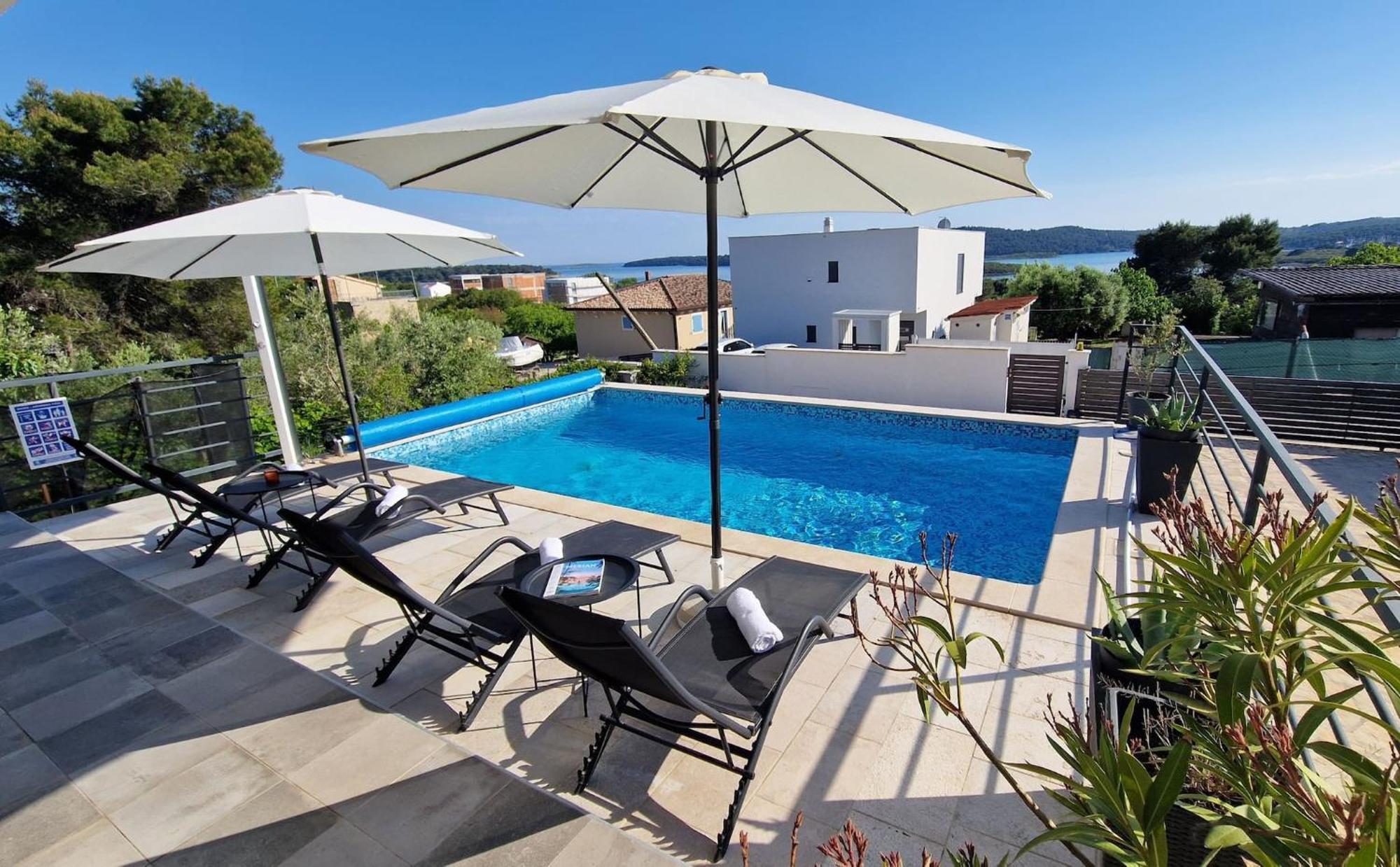 Villa Pura Vida With Sea View プーラ エクステリア 写真